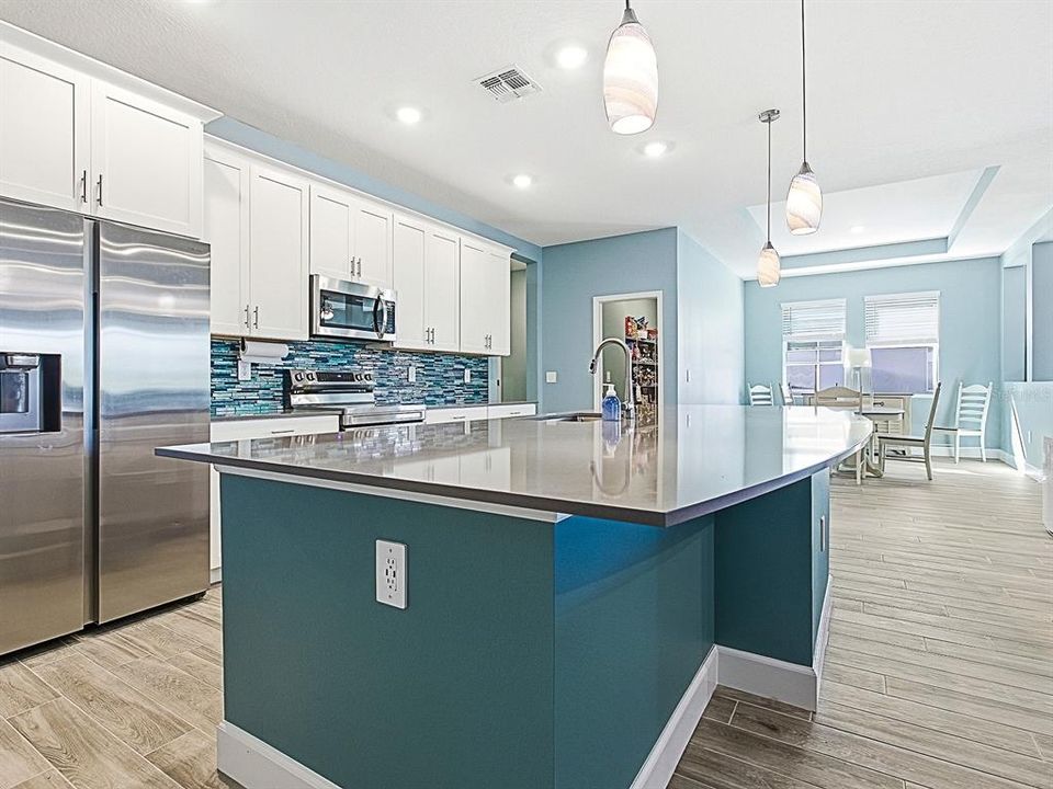 Active With Contract: $639,900 (4 beds, 3 baths, 2911 Square Feet)