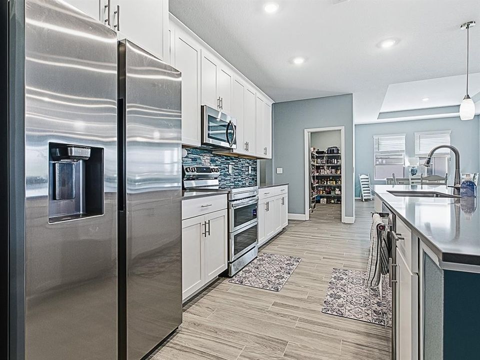 Active With Contract: $639,900 (4 beds, 3 baths, 2911 Square Feet)