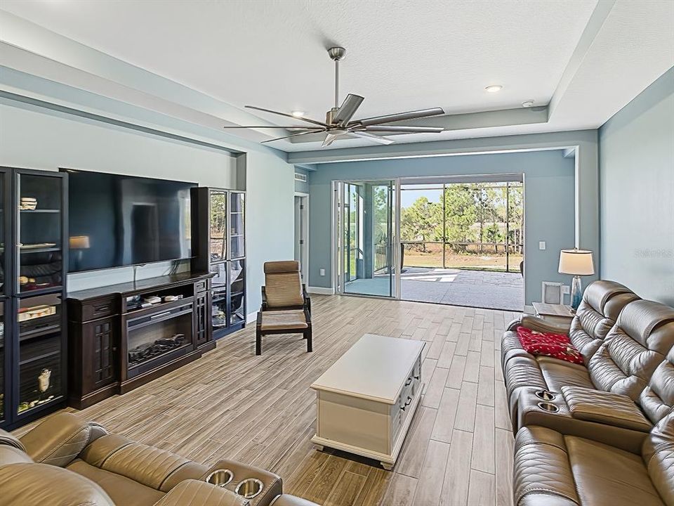 Active With Contract: $639,900 (4 beds, 3 baths, 2911 Square Feet)