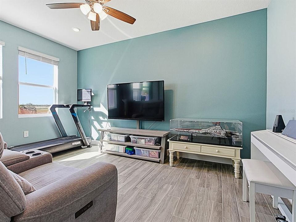 Active With Contract: $639,900 (4 beds, 3 baths, 2911 Square Feet)