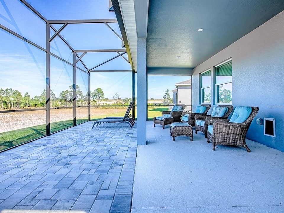 Active With Contract: $639,900 (4 beds, 3 baths, 2911 Square Feet)