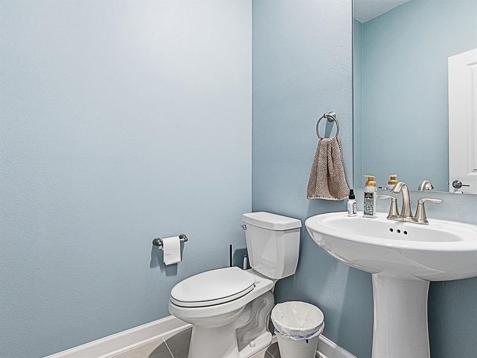 Active With Contract: $639,900 (4 beds, 3 baths, 2911 Square Feet)