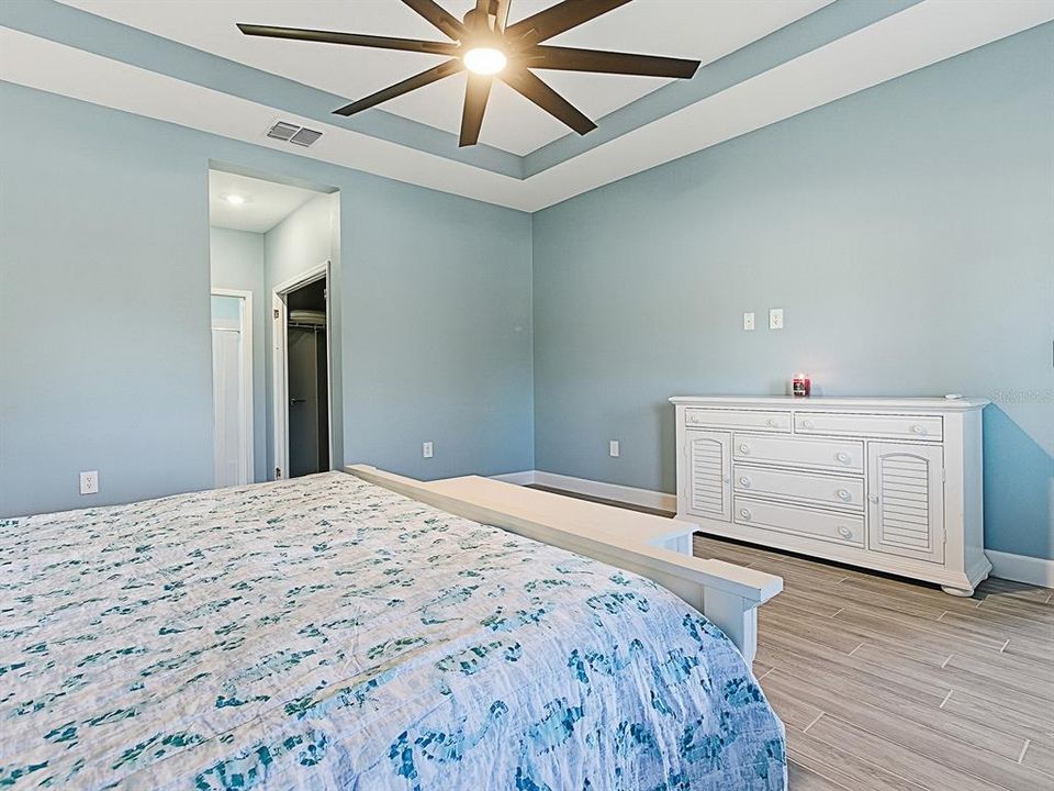 Active With Contract: $639,900 (4 beds, 3 baths, 2911 Square Feet)