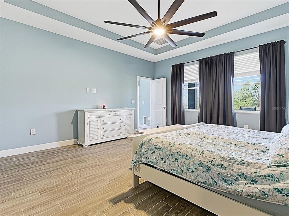 Active With Contract: $639,900 (4 beds, 3 baths, 2911 Square Feet)