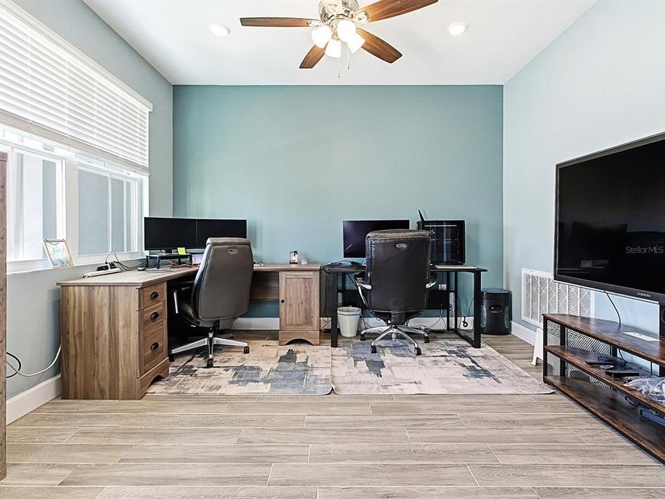 Active With Contract: $639,900 (4 beds, 3 baths, 2911 Square Feet)