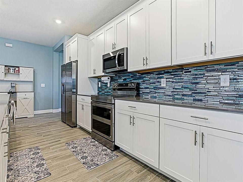 Active With Contract: $639,900 (4 beds, 3 baths, 2911 Square Feet)