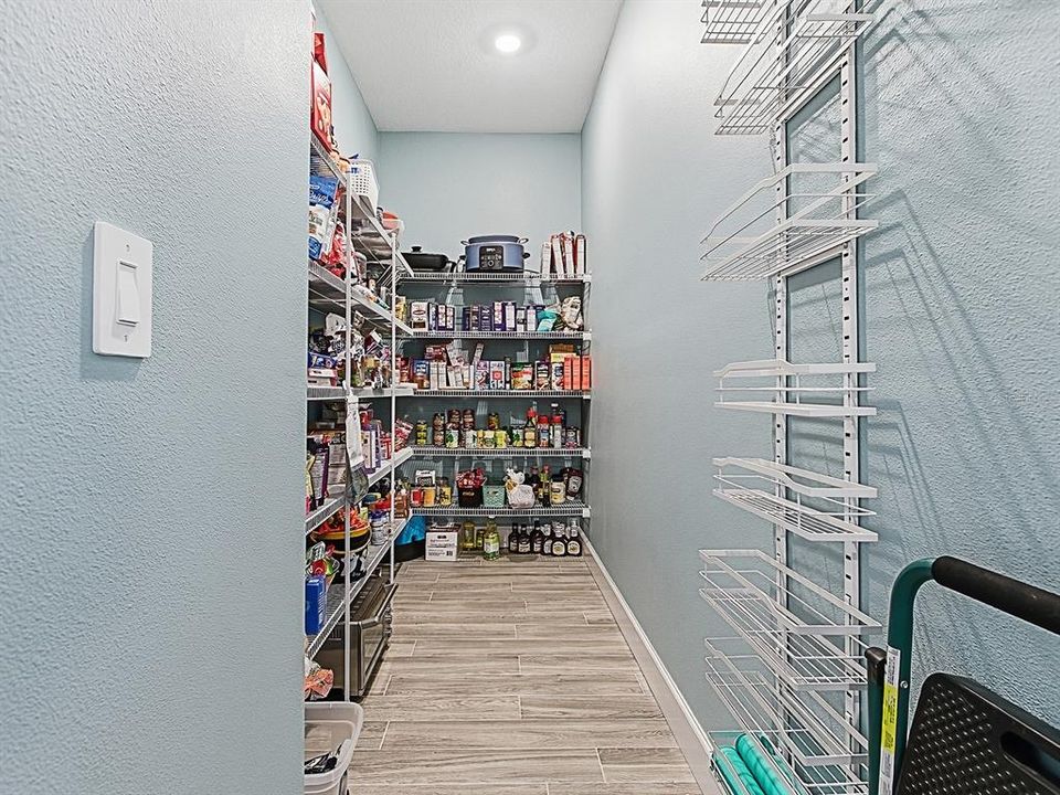 Active With Contract: $639,900 (4 beds, 3 baths, 2911 Square Feet)