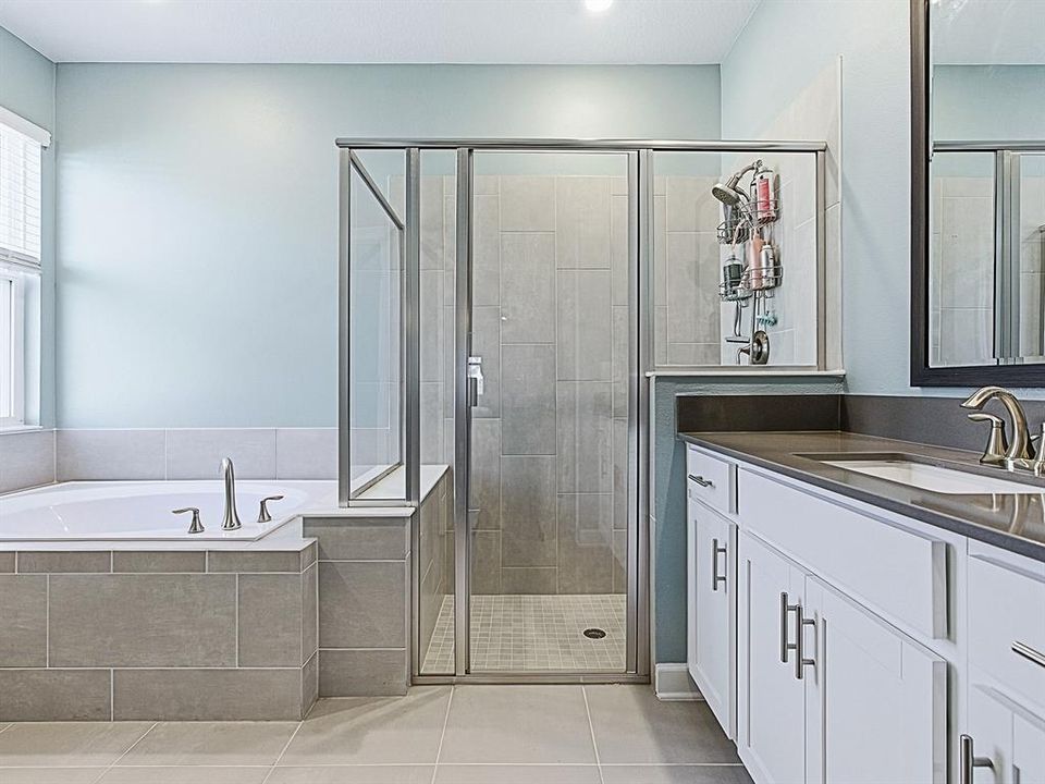 Active With Contract: $639,900 (4 beds, 3 baths, 2911 Square Feet)