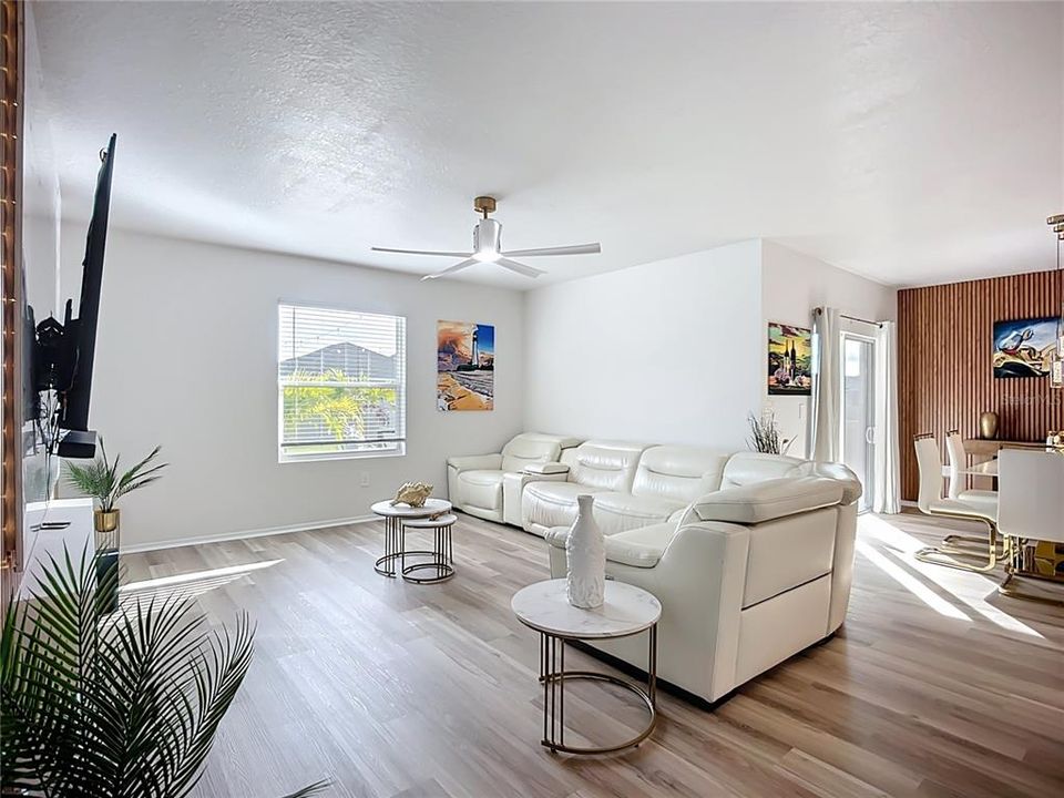 For Sale: $393,000 (4 beds, 2 baths, 1816 Square Feet)