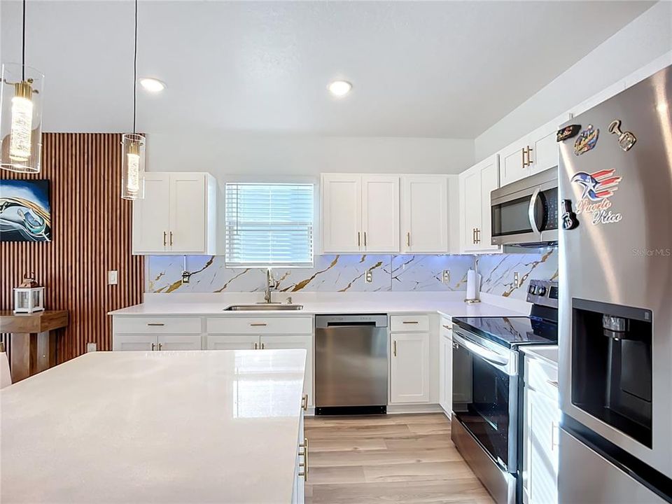 For Sale: $393,000 (4 beds, 2 baths, 1816 Square Feet)