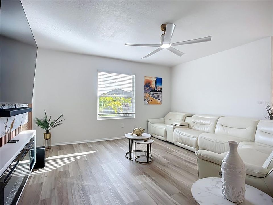 For Sale: $393,000 (4 beds, 2 baths, 1816 Square Feet)