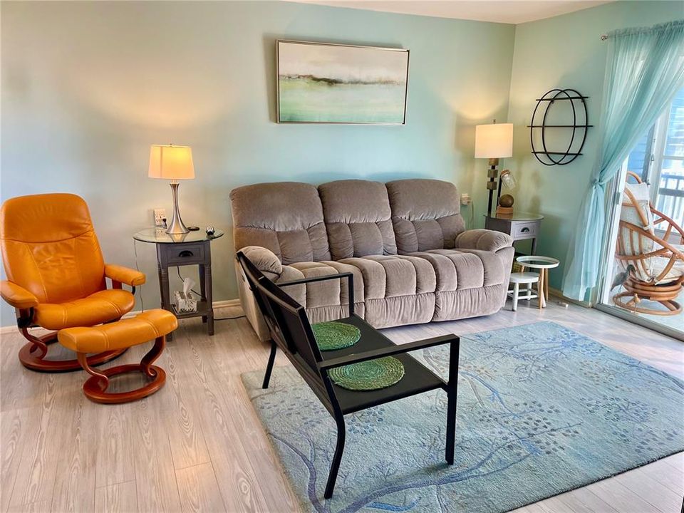 出租: $1,350 (2 贝兹, 2 浴室, 832 平方英尺)