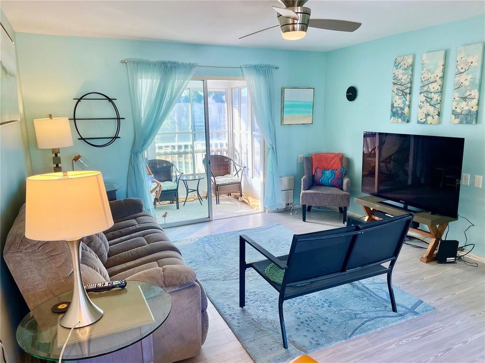 出租: $1,350 (2 贝兹, 2 浴室, 832 平方英尺)