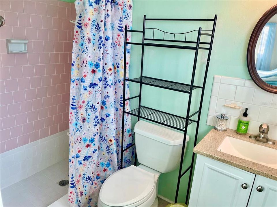 出租: $1,350 (2 贝兹, 2 浴室, 832 平方英尺)