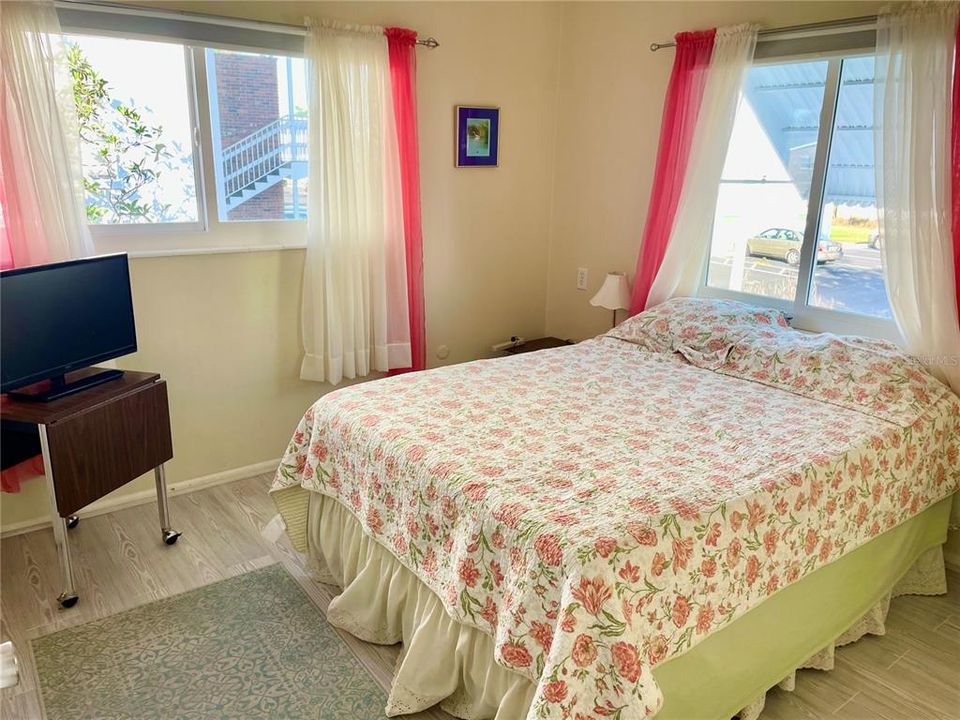 出租: $1,350 (2 贝兹, 2 浴室, 832 平方英尺)