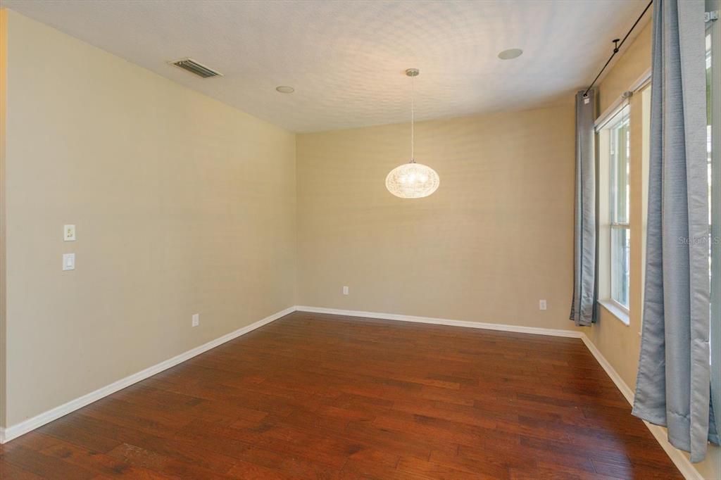 待售: $650,000 (5 贝兹, 3 浴室, 2835 平方英尺)