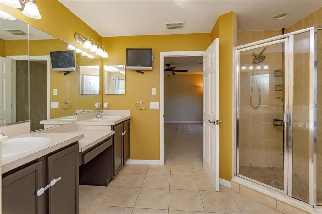 待售: $650,000 (5 贝兹, 3 浴室, 2835 平方英尺)