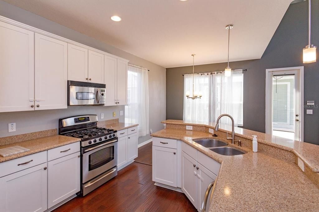 待售: $650,000 (5 贝兹, 3 浴室, 2835 平方英尺)