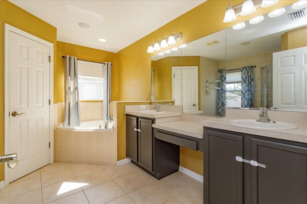 待售: $650,000 (5 贝兹, 3 浴室, 2835 平方英尺)