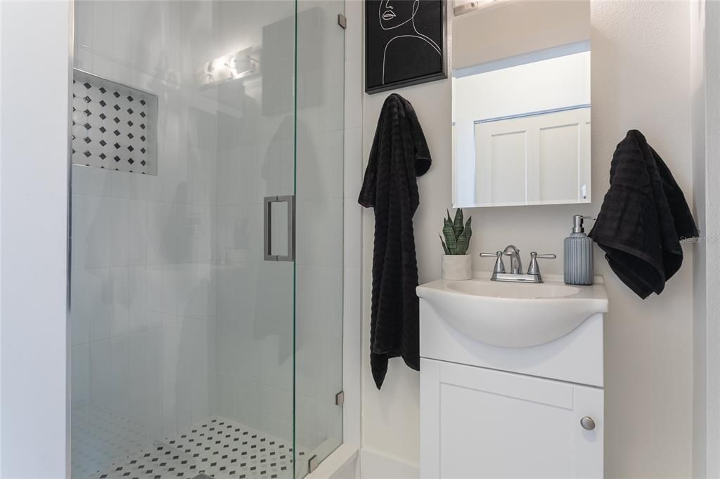 合同活跃: $650,000 (3 贝兹, 2 浴室, 1239 平方英尺)