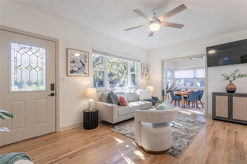 合同活跃: $650,000 (3 贝兹, 2 浴室, 1239 平方英尺)