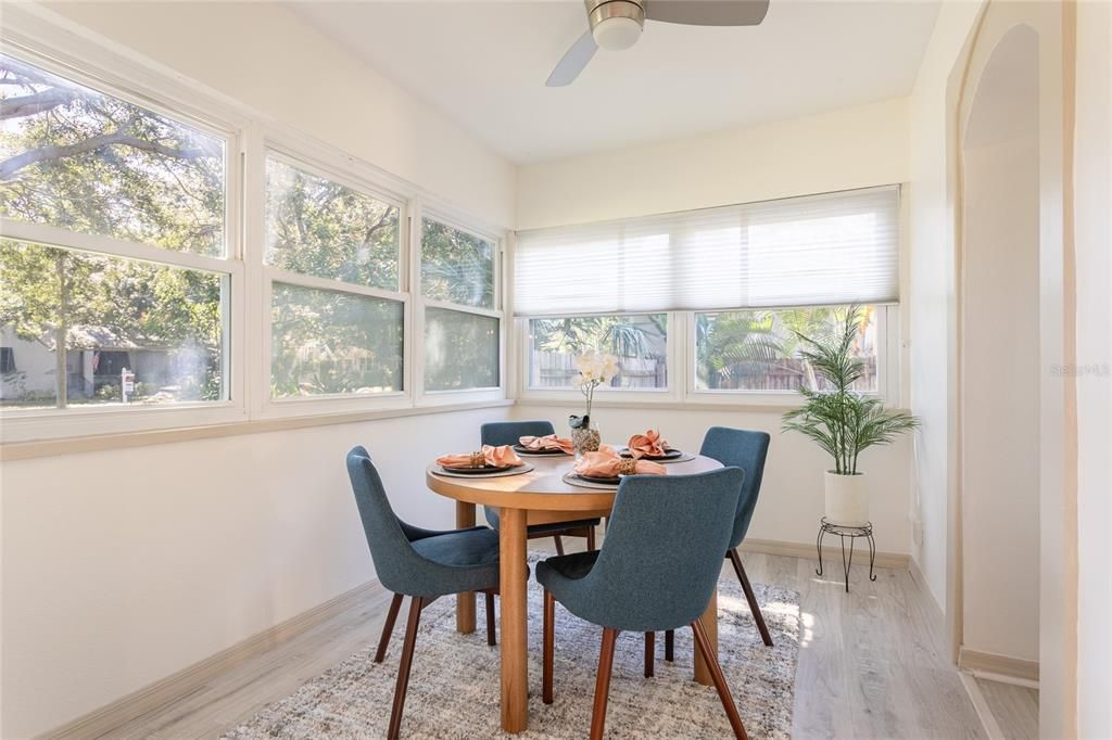 合同活跃: $650,000 (3 贝兹, 2 浴室, 1239 平方英尺)