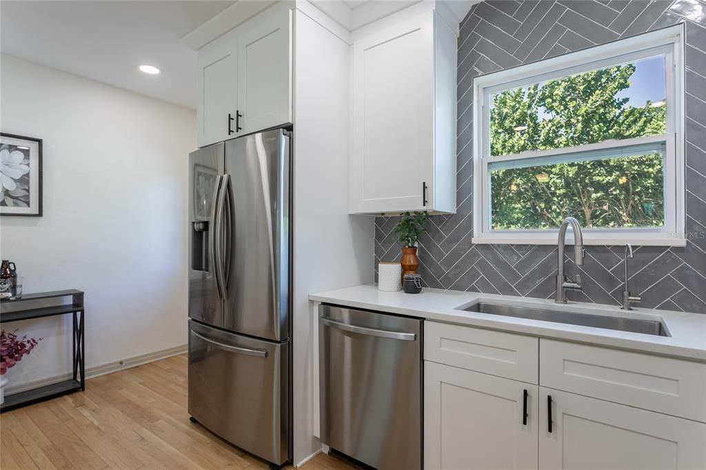 合同活跃: $650,000 (3 贝兹, 2 浴室, 1239 平方英尺)