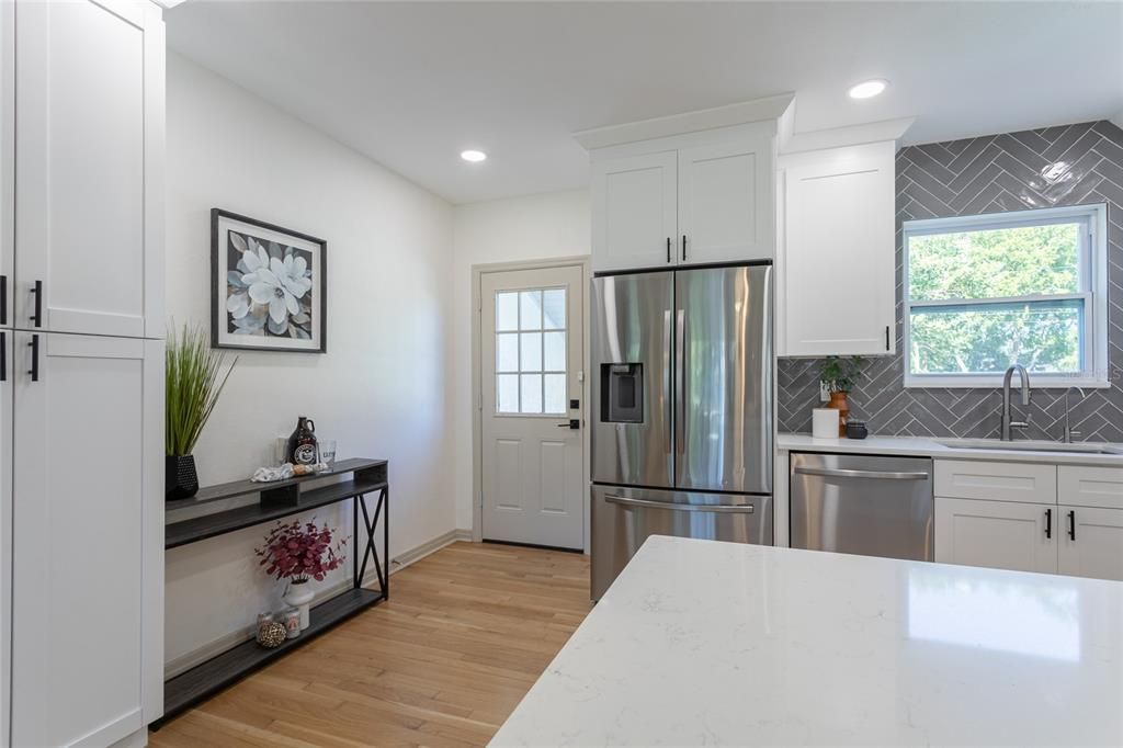 合同活跃: $650,000 (3 贝兹, 2 浴室, 1239 平方英尺)