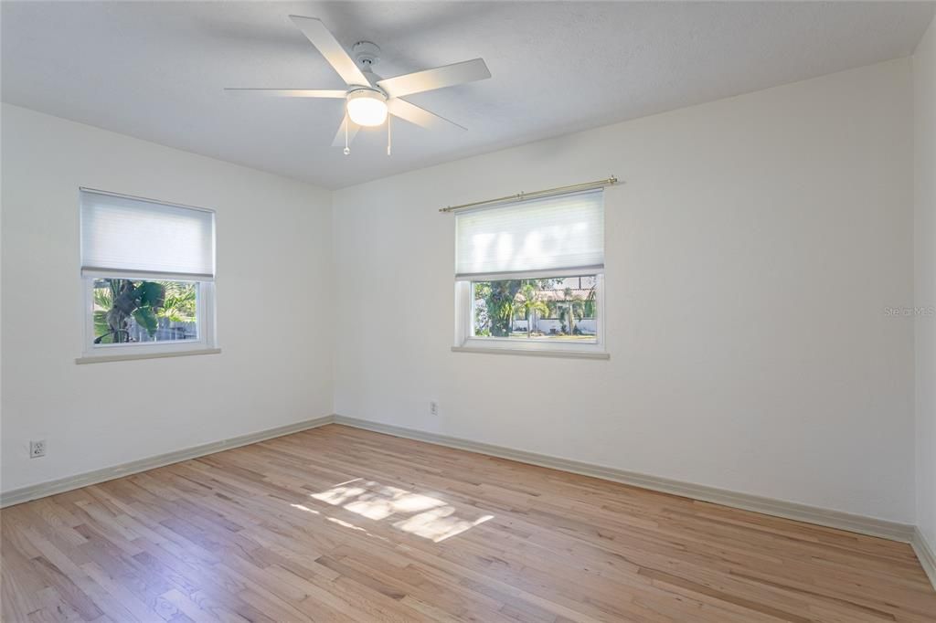 合同活跃: $650,000 (3 贝兹, 2 浴室, 1239 平方英尺)