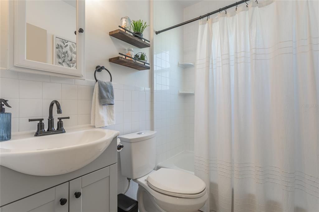 合同活跃: $650,000 (3 贝兹, 2 浴室, 1239 平方英尺)