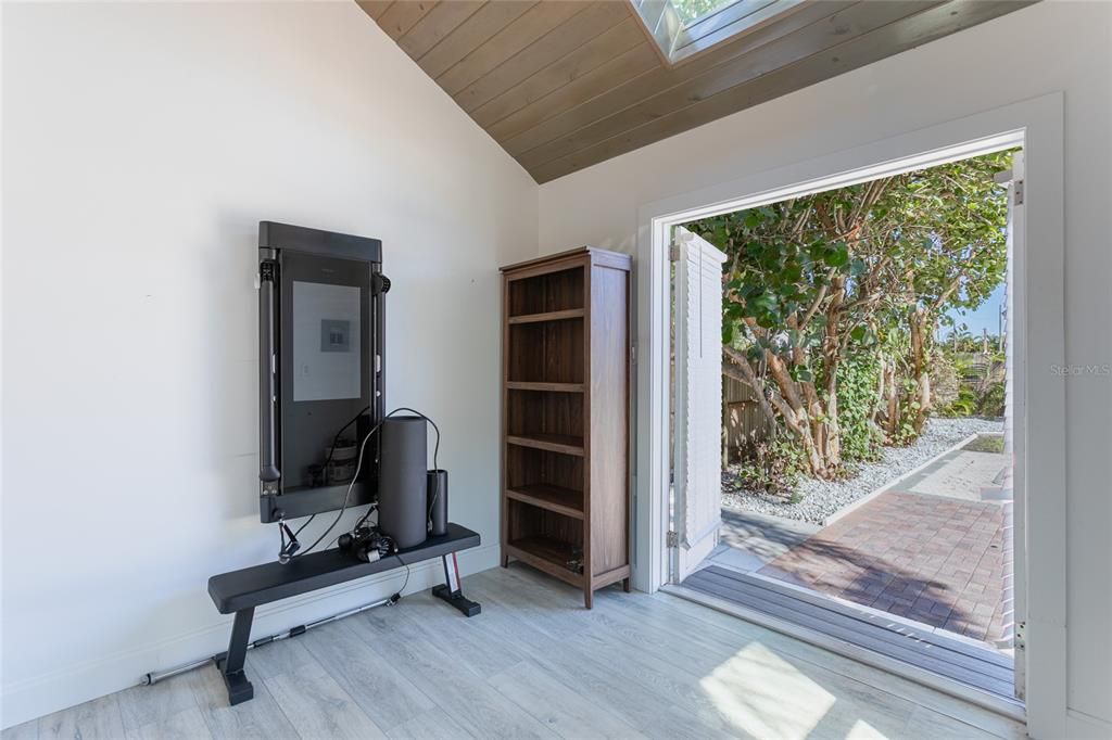 合同活跃: $650,000 (3 贝兹, 2 浴室, 1239 平方英尺)