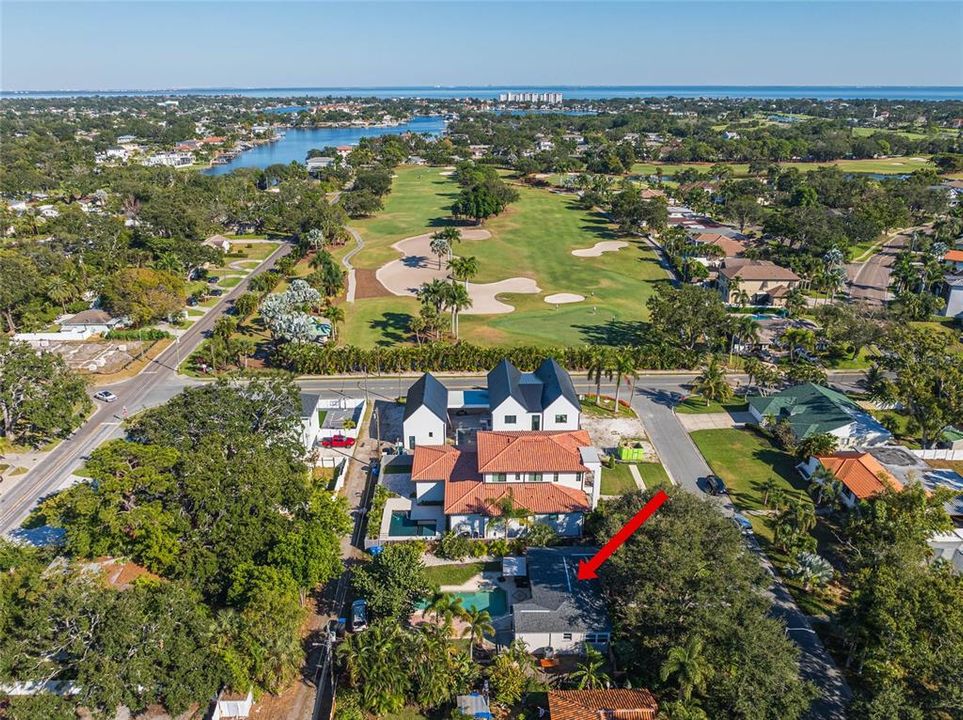 合同活跃: $650,000 (3 贝兹, 2 浴室, 1239 平方英尺)