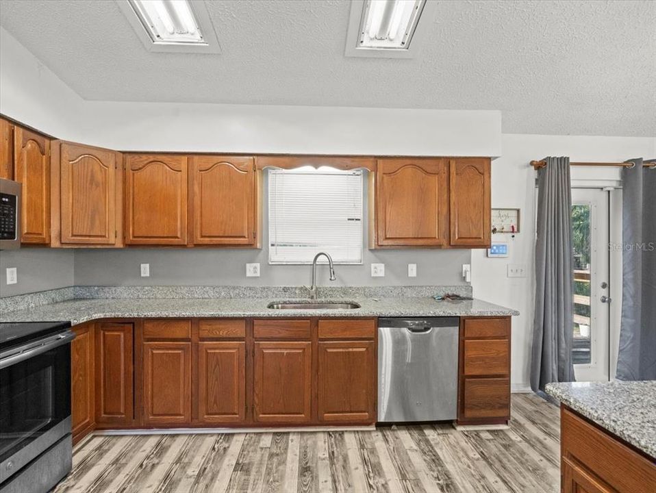 For Sale: $350,000 (2 beds, 2 baths, 1752 Square Feet)