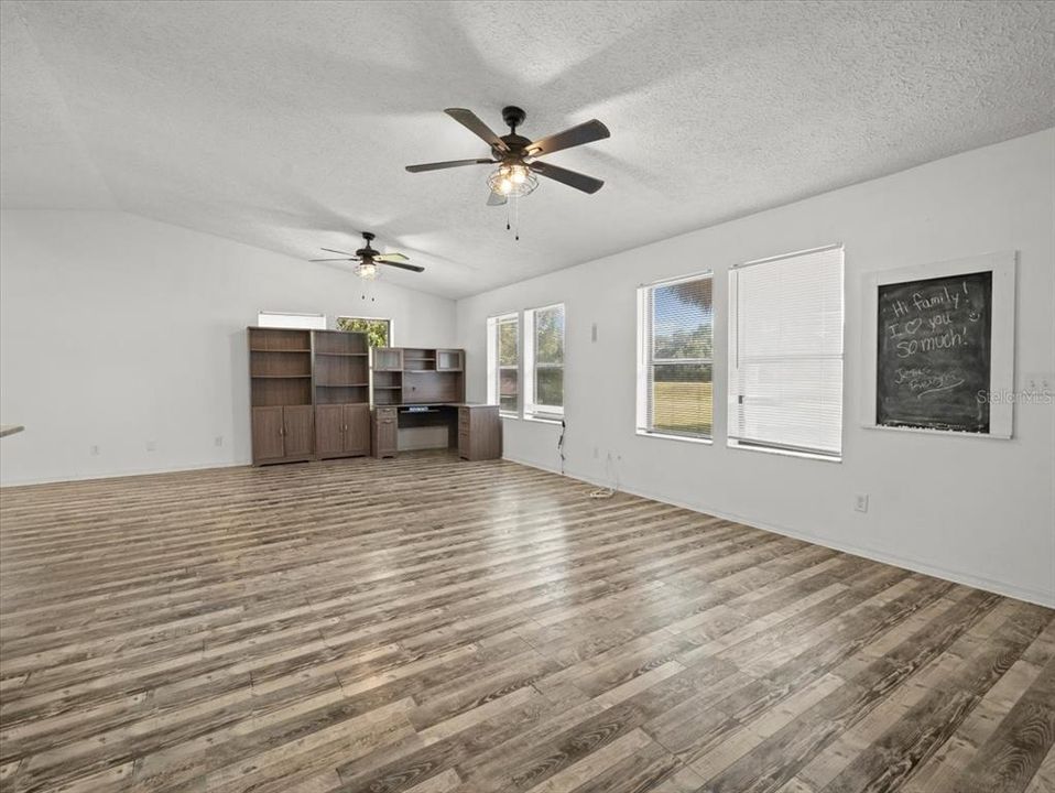 For Sale: $350,000 (2 beds, 2 baths, 1752 Square Feet)