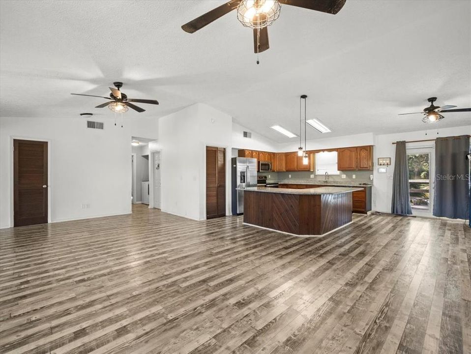 For Sale: $350,000 (2 beds, 2 baths, 1752 Square Feet)