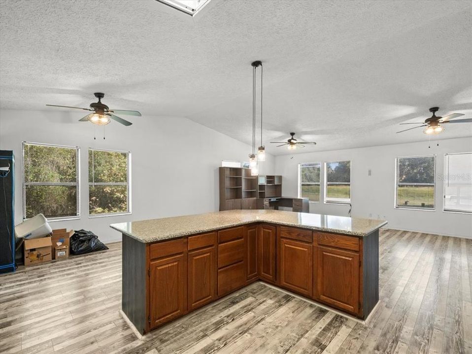 For Sale: $350,000 (2 beds, 2 baths, 1752 Square Feet)