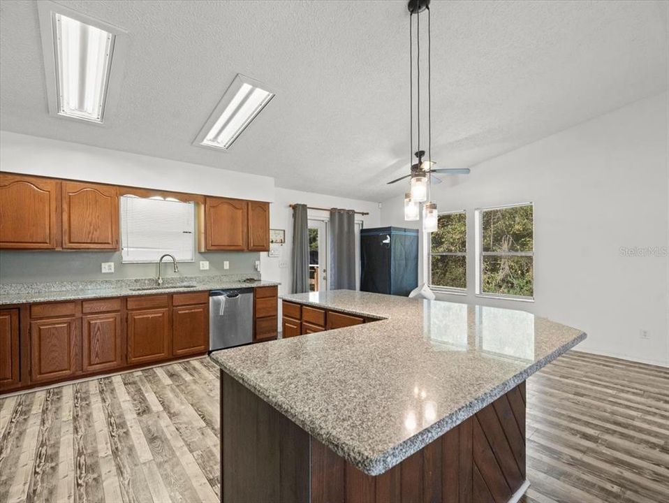 For Sale: $350,000 (2 beds, 2 baths, 1752 Square Feet)