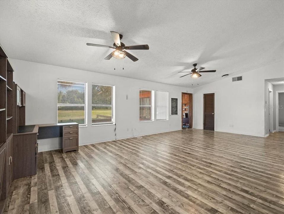 For Sale: $350,000 (2 beds, 2 baths, 1752 Square Feet)