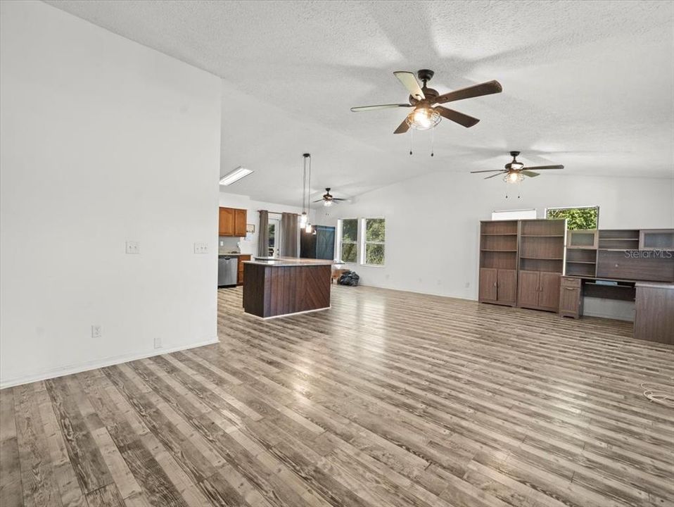 For Sale: $350,000 (2 beds, 2 baths, 1752 Square Feet)