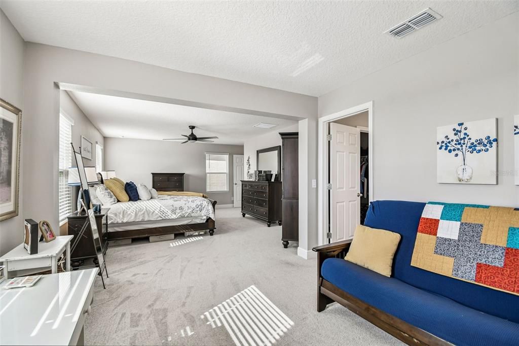 For Sale: $609,000 (5 beds, 2 baths, 2903 Square Feet)