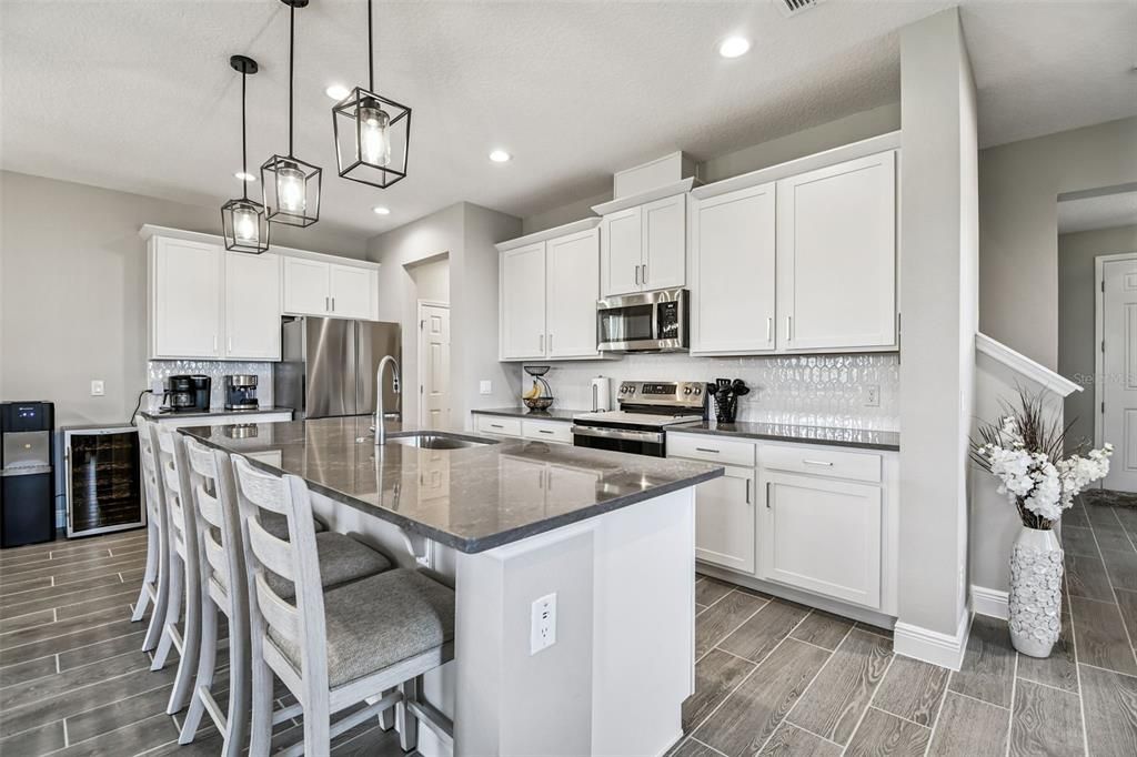 For Sale: $609,000 (5 beds, 2 baths, 2903 Square Feet)