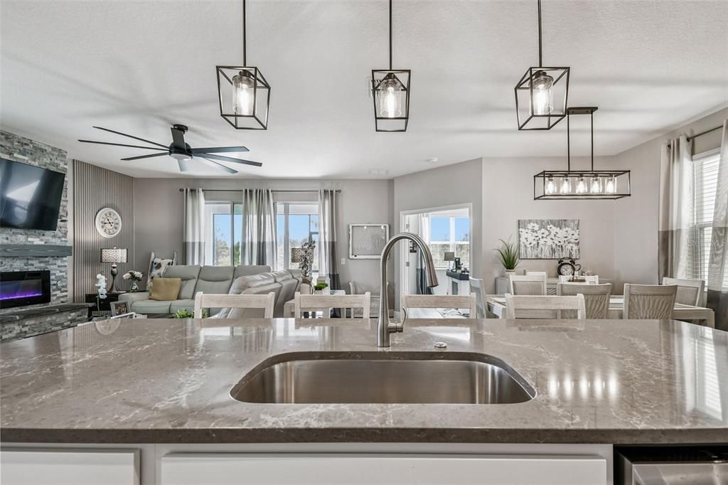 For Sale: $609,000 (5 beds, 2 baths, 2903 Square Feet)