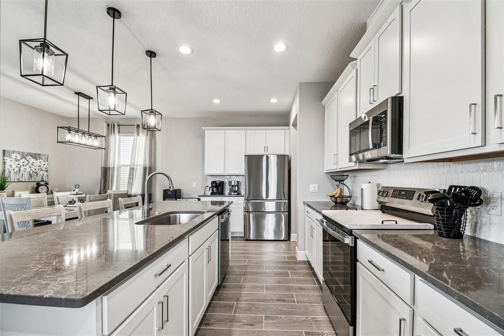 For Sale: $609,000 (5 beds, 2 baths, 2903 Square Feet)