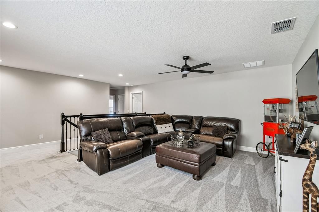 For Sale: $609,000 (5 beds, 2 baths, 2903 Square Feet)