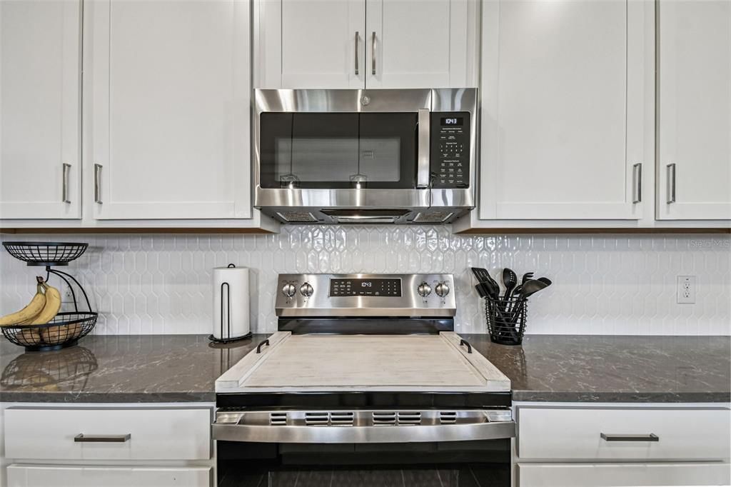 For Sale: $609,000 (5 beds, 2 baths, 2903 Square Feet)