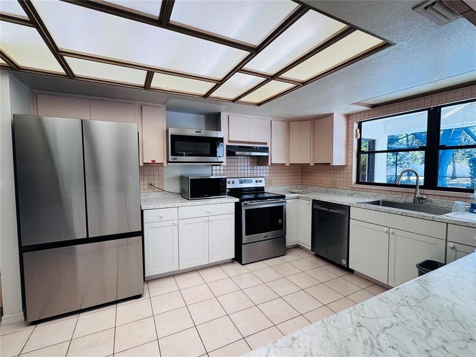 待售: $825,000 (4 贝兹, 3 浴室, 2533 平方英尺)