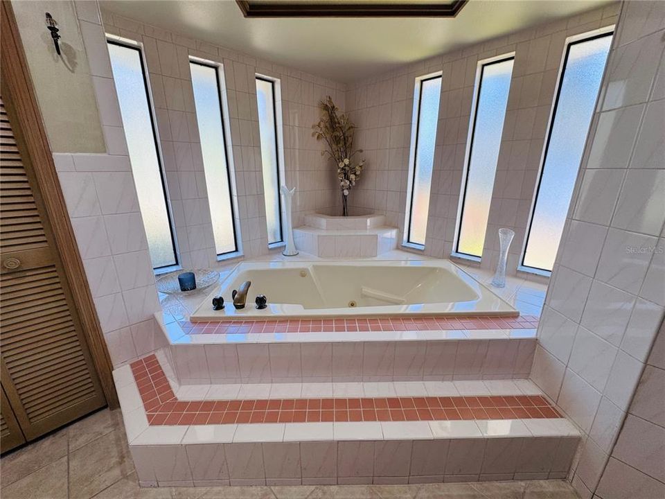 待售: $825,000 (4 贝兹, 3 浴室, 2533 平方英尺)