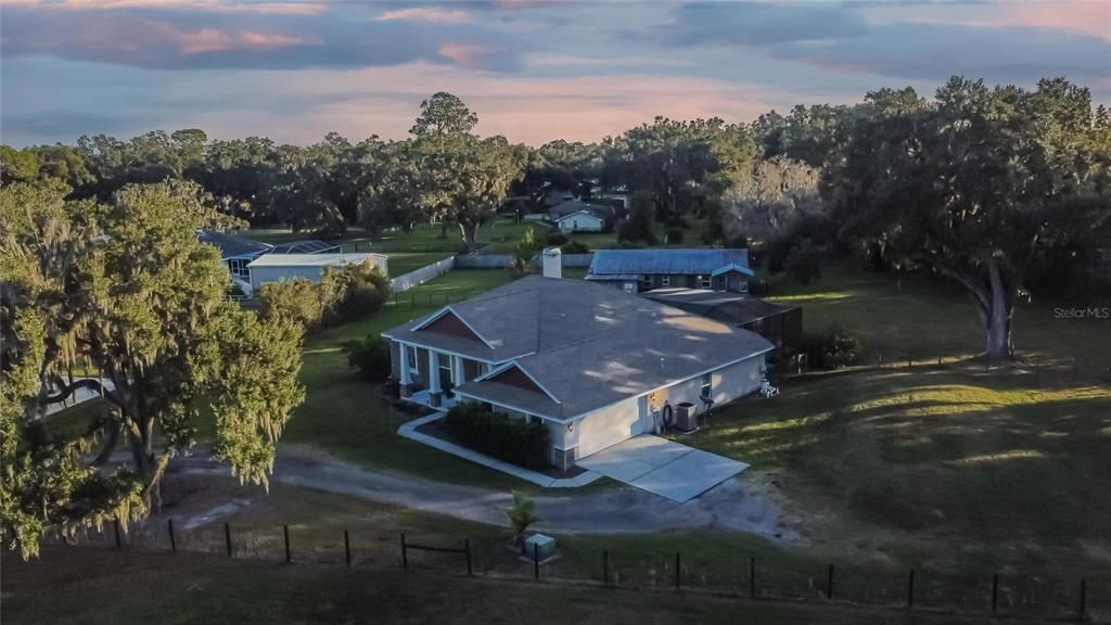 For Sale: $749,900 (4 beds, 3 baths, 3084 Square Feet)