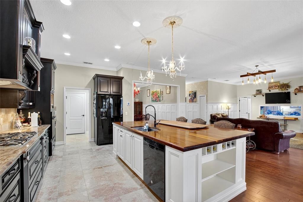 For Sale: $749,900 (4 beds, 3 baths, 3084 Square Feet)