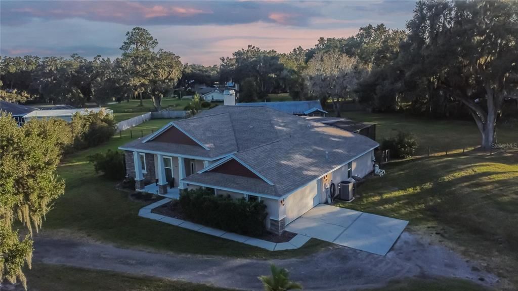 For Sale: $749,900 (4 beds, 3 baths, 3084 Square Feet)